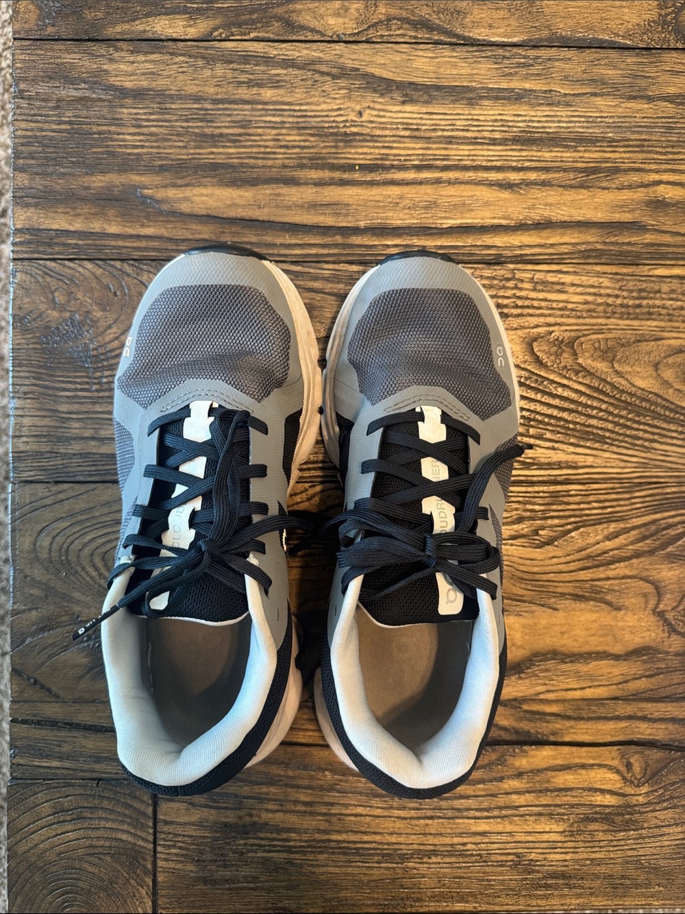 Women’s oncloud sneakers